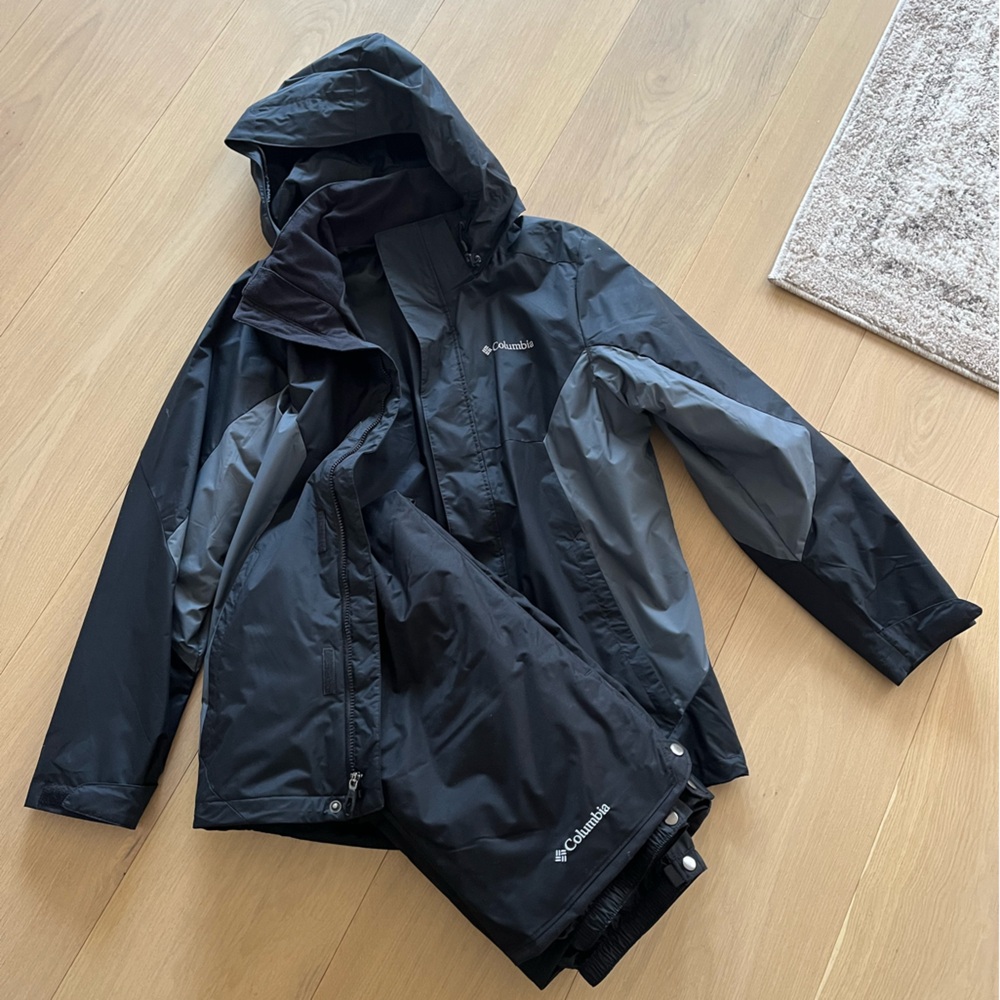 Columbia men’s S Interchange ski jacket & bugaboo ski/snowboard pants set.